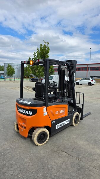Electrostivuitor Doosan B20X-7 Plus 2to 4.75m triplex SS free lift48V 740Ah