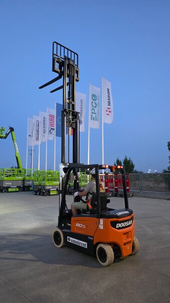 Electrostivuitor Doosan B20X-7 Plus 2to 4.75m triplex SS free lift48V 740Ah