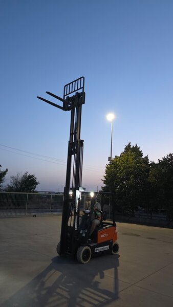 Electrostivuitor Doosan B20X-7 Plus 2to 4.75m triplex SS free lift48V 740Ah