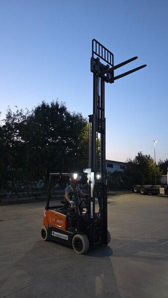 Electrostivuitor Doosan B20X-7 Plus 2to 4.75m triplex SS free lift48V 740Ah