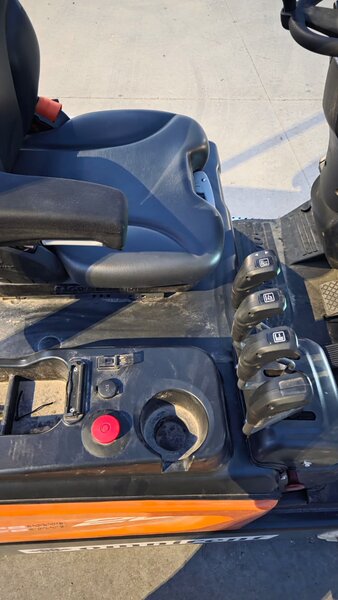 Electrostivuitor Doosan B20X-7 Plus 2to 4.75m triplex SS free lift48V 740Ah