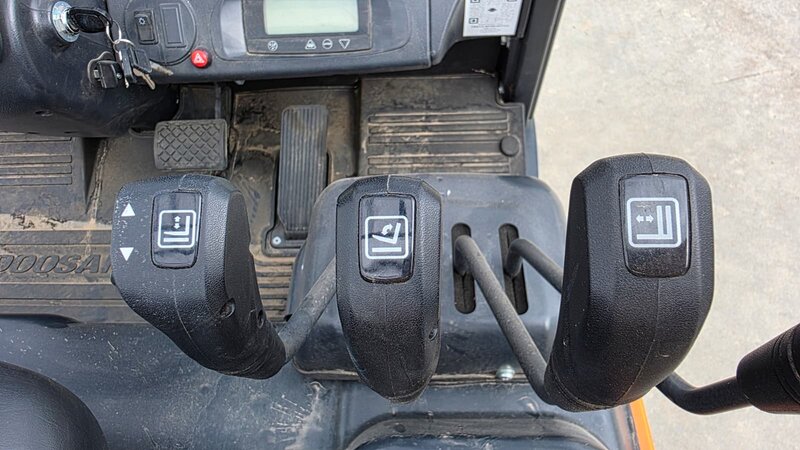 Electrostivuitor Doosan B20X-7 Plus 2to 4.75m triplex SS free lift48V 740Ah